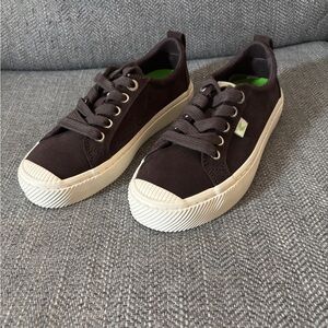 Cariuma OCA Low Suede Sneakers Sz 5